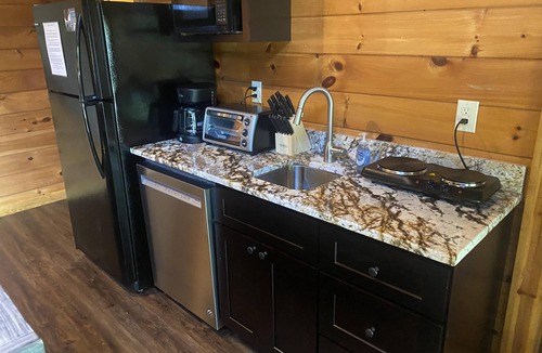Canton Villa | Cruso Creek Villa 1 – Creekside Mountain Retreat with Hot Tub & Fireplace