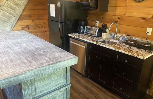 Canton Villa | Cruso Creek Villa 1 – Creekside Mountain Retreat with Hot Tub & Fireplace