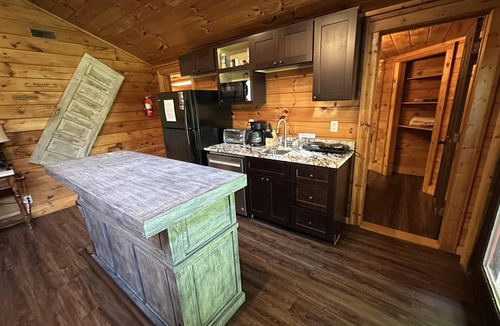 Canton Villa | Cruso Creek Villa 1 – Creekside Mountain Retreat with Hot Tub & Fireplace