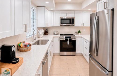 Englewood South Apartment | Crystal Bay Stays a stylish 2BR 2BA coastal getaway to 7 min to drive to Beach