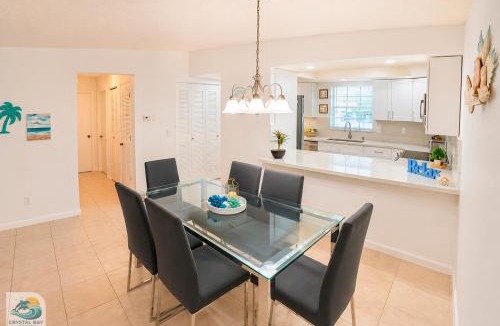 Englewood South Apartment | Crystal Bay Stays a stylish 2BR 2BA coastal getaway to 7 min to drive to Beach