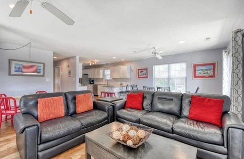 Surfside Beach House | Crystal Blue Persuasion - Renovated 4 Bdr Second Row Beach House, Private Pool