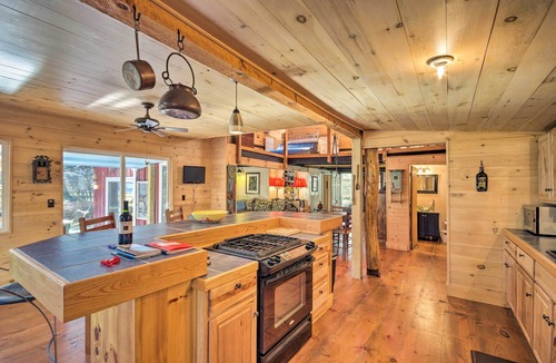 Cullowhee Cottage | Cullowhee Getaway w/Fireplace on Private Meadow