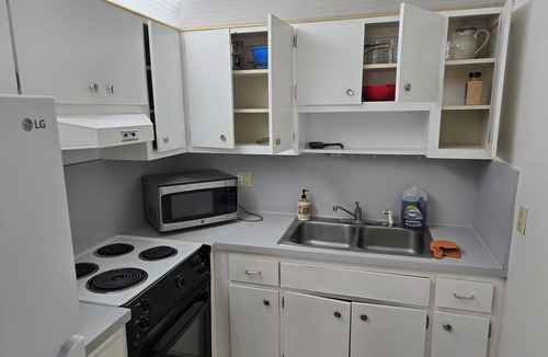 Harbor Beach Apartment | Cute 1-bed beach condo AC, pool, park in Fort Lauderdale harbor beach, marinas