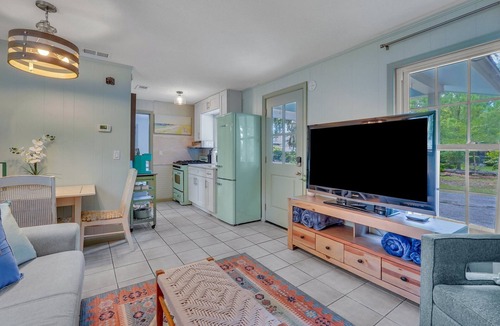 Savannah Cottage | Cute 2BR/1BA Cottage by River & Golf Course on Island!