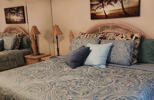 Everglades City Villa | Cute and Cozy villa with a screened front deck in the heart of the Everglades.