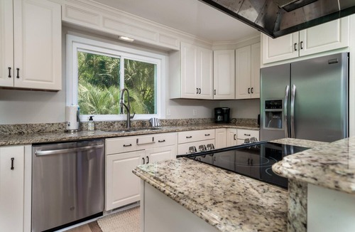 Seabrook Island House | Cute Beach Cottage Sleeps 7! Pet Friendly! Amenity Cards Available!