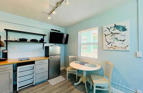 Lake Worth Apartment | Cute & modern studio apartment in prime location in downtown Lake Worth Beach!