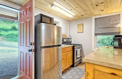 Clayton Cabin | Cute'n Chic 2B/1B Lower Level downtown Clayton GA