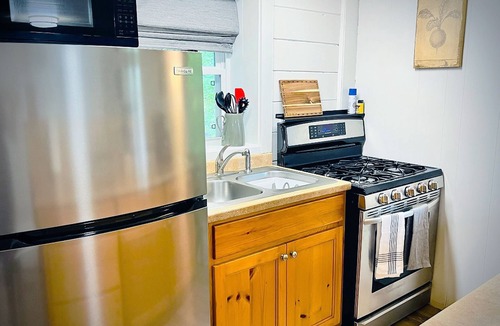Clayton Cabin | Cute'n Chic 2B/1B Lower Level downtown Clayton GA