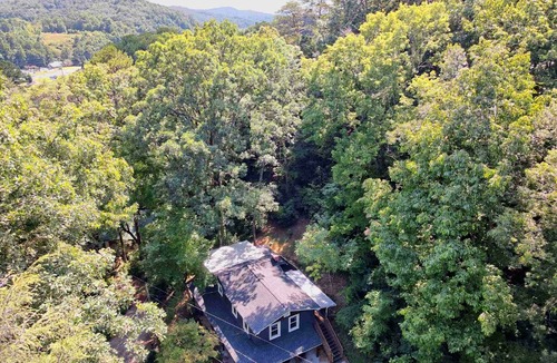 Clayton Cabin | Cute'N Chic 4b/2b Entire House Downtown Clayton GA