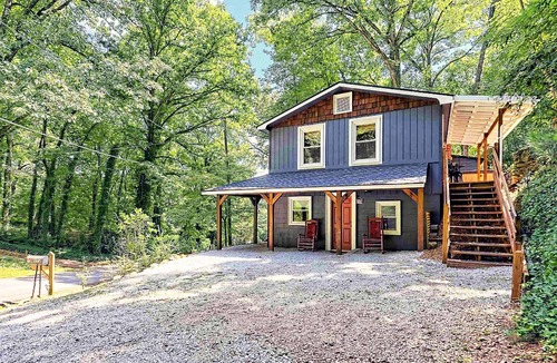 Clayton Cabin | Cute'N Chic 4b/2b Entire House Downtown Clayton GA