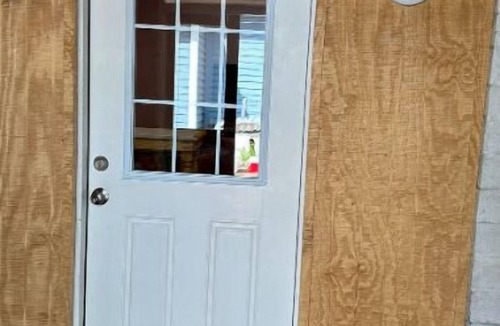 Holly Hill House | CUTE PRIVATE 1 BEDROOM HOUSE 1.5 MILES FROM BEACH