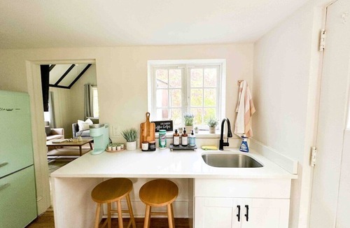 Suffern House | Cute Romantic Cottage!