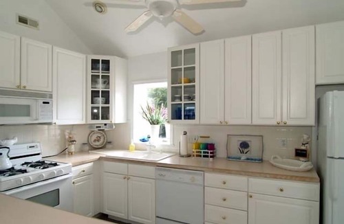 Avalon Cottage | Cute three bedroom cottage located just one and a half blocks from the beach