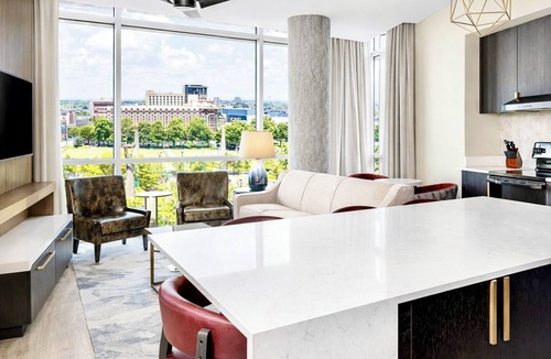 Downtown Atlanta Condo | CW Atlanta - HUGE 1 BR - Rooftop Pool & Bar - Walk to MB Stadium, WORLD CUP!