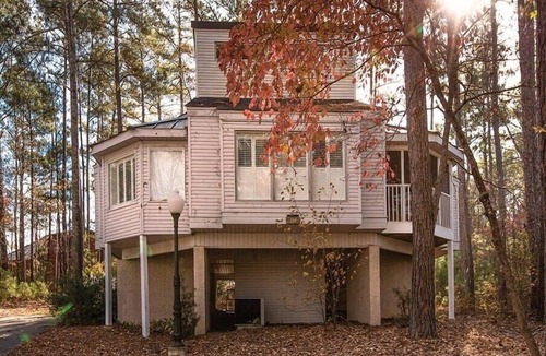 Villa Rica Condo | CW Villas at Fairfield | Balcony Queen Studio