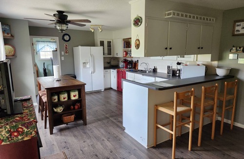 Crossville House | Dalton Farm-quiet, country setting w/fishing pond