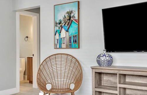 North Beach Apartment | Dania Beach Christmas Retreat Museums Food