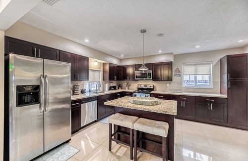 Dania Beach House | DaniaBeach OASIS with Heated POOL 5min FLL airport, Port, Beach