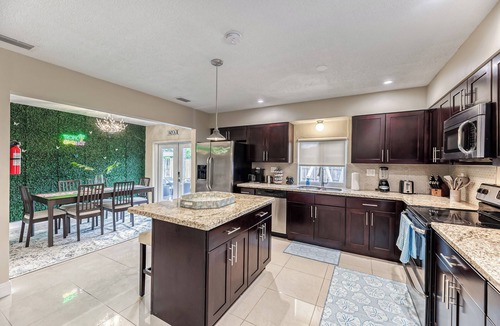 Dania Beach House | DaniaBeach OASIS with Heated POOL 5min FLL airport, Port, Beach