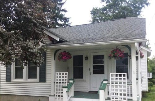 Arlington Heights House | Danish MCM Styled Bungalow LONG TERM Only Near Town & Between Hospitals