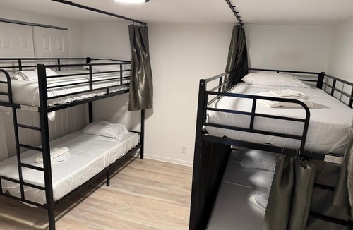 Hallandale Beach Hostel | Daphne's Tropical Oasis Boutique Hostel