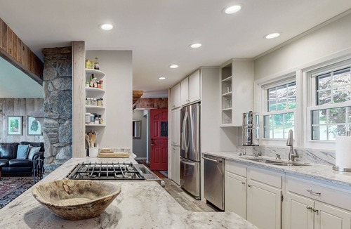 Sapphire Cottage | Darby Cottage: Panoramic Mtn Views, Screened Porch, Stunning Terrace