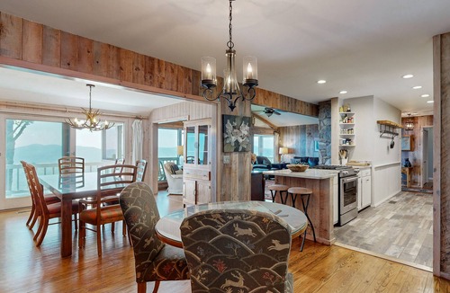 Sapphire Cottage | Darby Cottage: Panoramic Mtn Views, Screened Porch, Stunning Terrace
