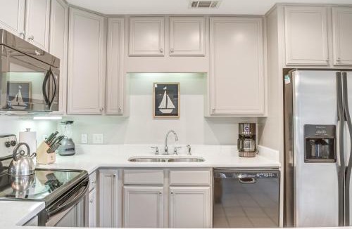 Darien House | Darien Condo w/Boat Dock Access: Walk to Downtown