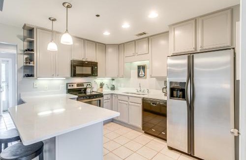 Darien House | Darien Condo w/Boat Dock Access: Walk to Downtown