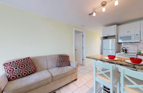 Holmes Beach Villa | Darling beachside villa w/space & privacy - a cozy coastal florida experience