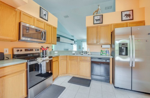 Thousand Oaks House | Davenport Home w/Pool & Hot Tub ~ 9 Mi to Disney!