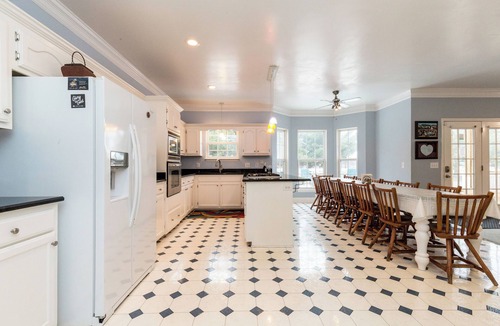 Murfreesboro House | David's Fun House - Sleeps 24. Pool Table, Ping Pong, Piano. 5 Bedrooms, 3 Baths
