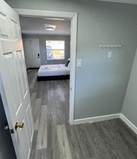 Croissant Park House | Davie Spring