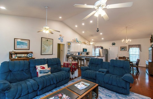 Edisto Island House | Dawhoo Dreams | 4BR/3BA Edisto Beach Vacation Rental – Walk to Beach, Dining & More