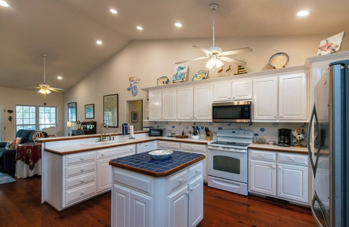 Edisto Island House | Dawhoo Dreams | 4BR/3BA Edisto Beach Vacation Rental – Walk to Beach, Dining & More