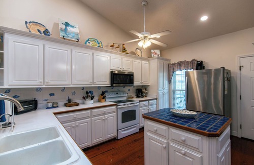 Edisto Island House | Dawhoo Dreams | 4BR/3BA Edisto Beach Vacation Rental – Walk to Beach, Dining & More
