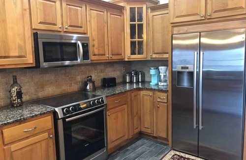 Young Harris Condo | Day Dreamer by Chatuge Home Concierge Lake & Mountain Views Condo W/Pool