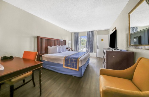 Daytona Beach Hotel | Days Inn by Wyndham Daytona Beach Speedway