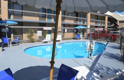 Easley Hotel | Days Inn by Wyndham Easley/Greenville/Clemson Area