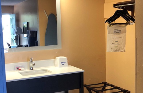 San Carlos Park Hotel | Days Inn by Wyndham Fort Myers Springs Resort