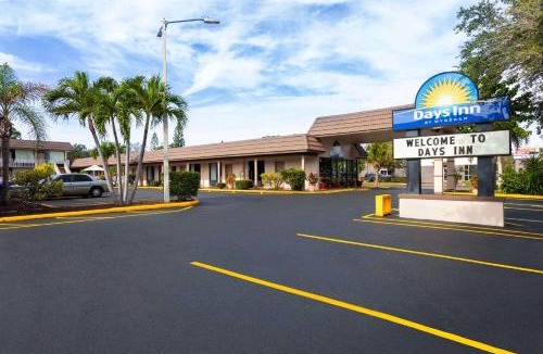 United Central Hotel | Days Inn by Wyndham St. Petersburg Central