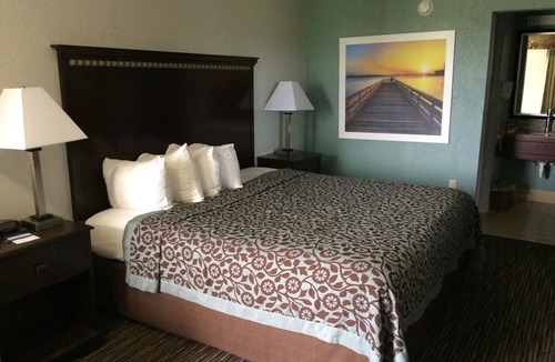 Riverside Park Hotel | Days Inn by Wyndham Fort Lauderdale Airport Cruise Port