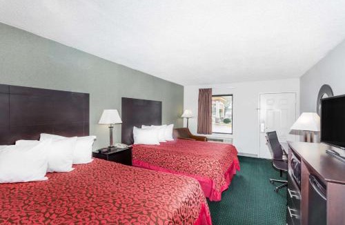 Hendersonville Hotel | Days Inn by Wyndham Hendersonville