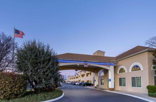 Cherry Hill Hotel | Days Inn & Suites by Wyndham Cherry Hill - Philadelphia