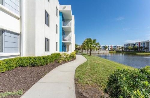 Daytona Beach Apartment | Daytona 2BR Getaway Parking Family Pet-Friendly