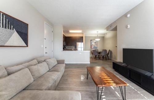 Daytona Beach Apartment | Daytona 2BR Getaway Parking Family Pet-Friendly