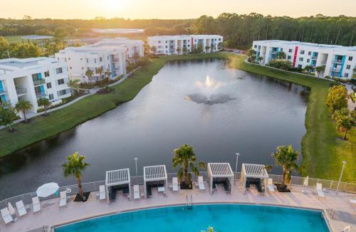 Daytona Beach Apartment | Daytona 3BR Getaway Pool Gym Pet Friendly