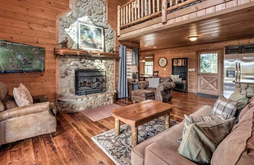 Morganton Cabin | Daze Off- Spectacular Views | Large Hot Tub | Outdoor Fire Pit